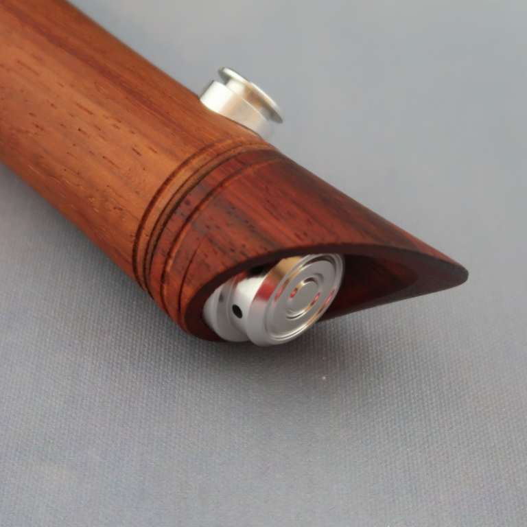 Brylark LE - Pommel